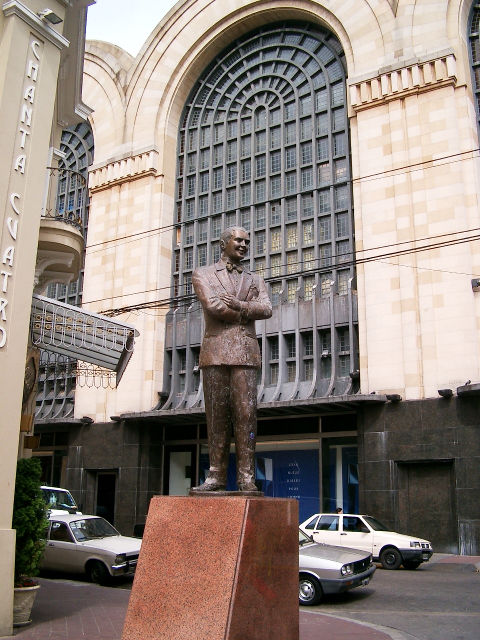 Carlos_Gardel_Abasto_Buenos_Aires.jpg